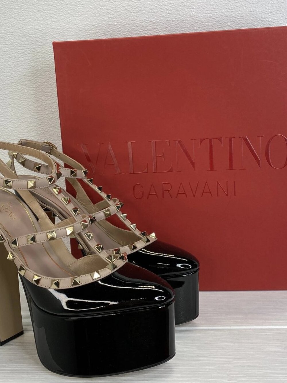 Valentino Garavani Rockstud Cage Womens Size 8 Patent Leather Block Heel Pumps - Picture 13 of 14
